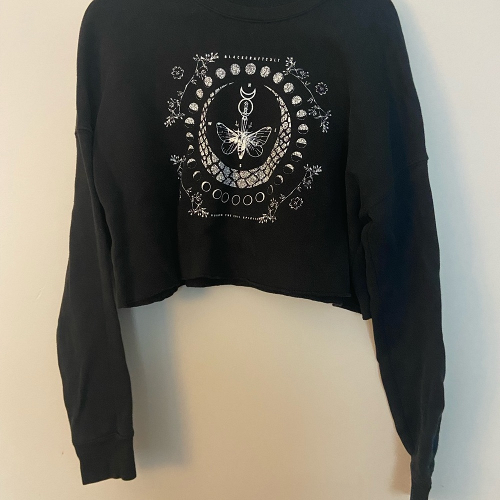 Black  Craft Graphic Crop Top